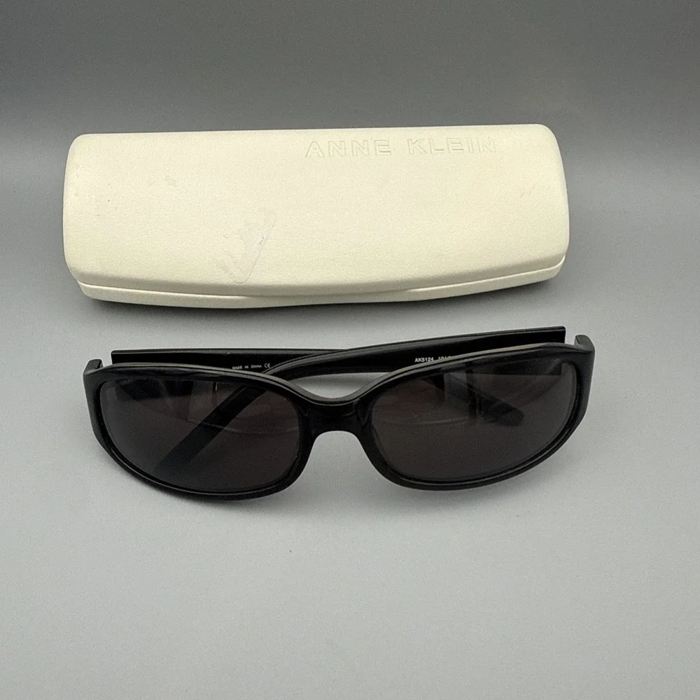ANNE KLEIN AK5124 Black Oval GRADIENT AUTHENTIC DESIGNER SUNGLASSES 57-16 & Case